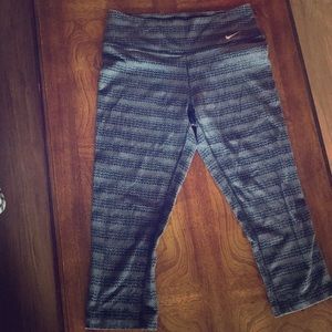 Cropped workout leggings